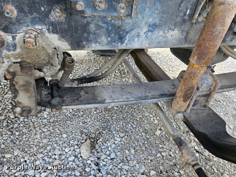 image for item DS6471 1998 International 9400 semi truck