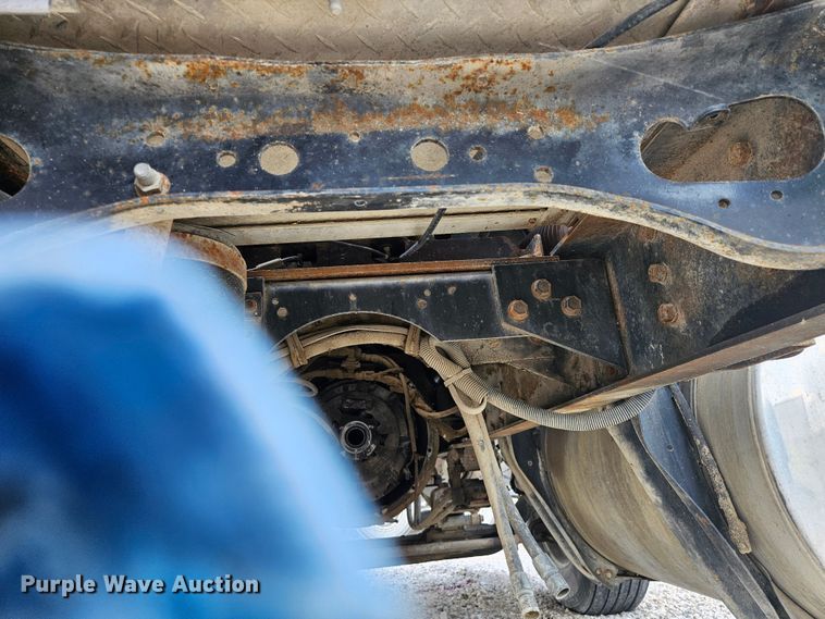 image for item DS6471 1998 International 9400 semi truck