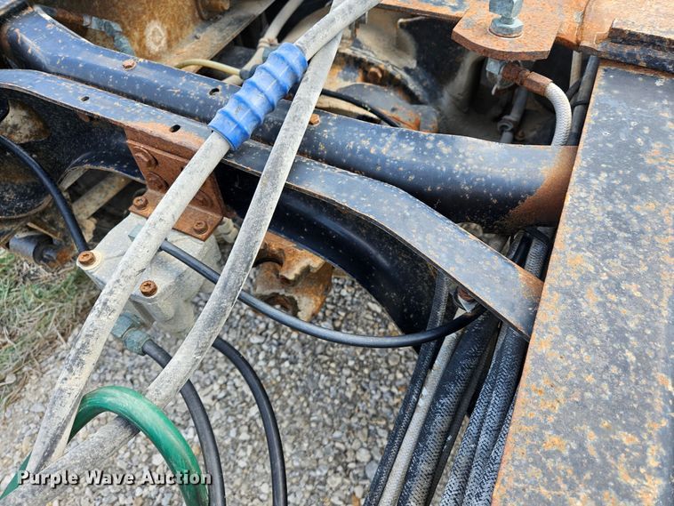 image for item DS6471 1998 International 9400 semi truck