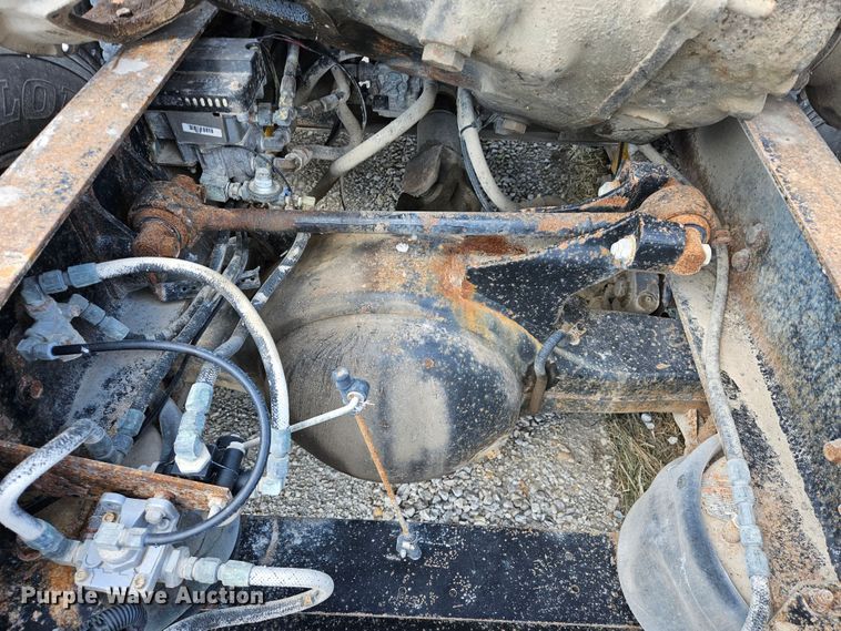 image for item DS6471 1998 International 9400 semi truck