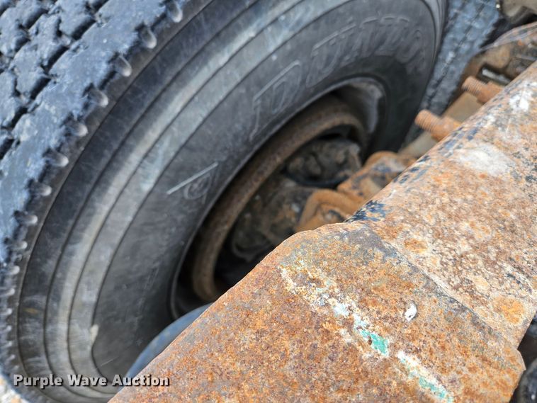 image for item DS6471 1998 International 9400 semi truck