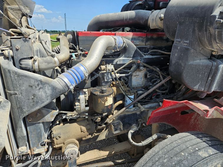 image for item DS6471 1998 International 9400 semi truck