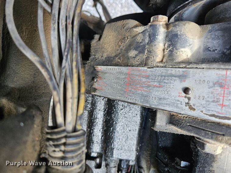 image for item DS6471 1998 International 9400 semi truck