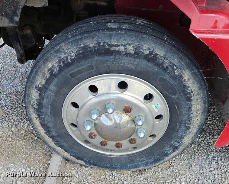 image for item DS6471 1998 International 9400 semi truck