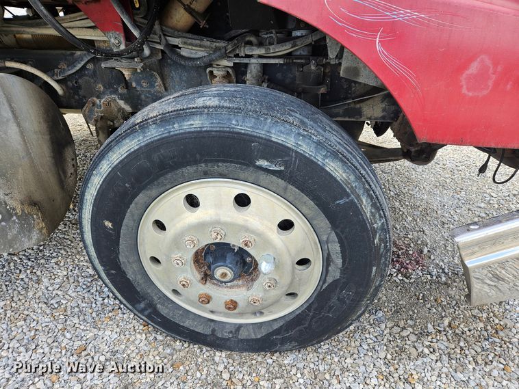 image for item DS6471 1998 International 9400 semi truck