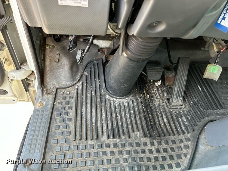 image for item DS8995 2016 Isuzu NRR  refrigerated truck