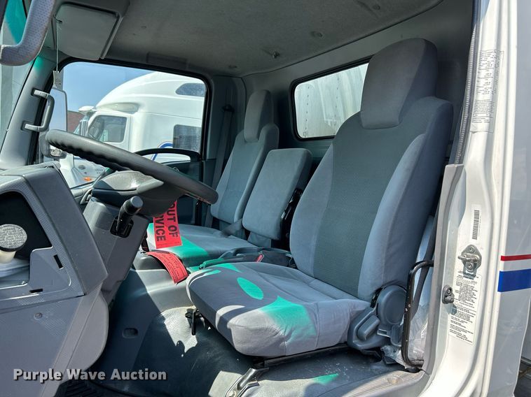 image for item DS8995 2016 Isuzu NRR  refrigerated truck