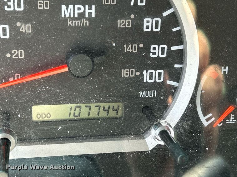 image for item DS8995 2016 Isuzu NRR  refrigerated truck