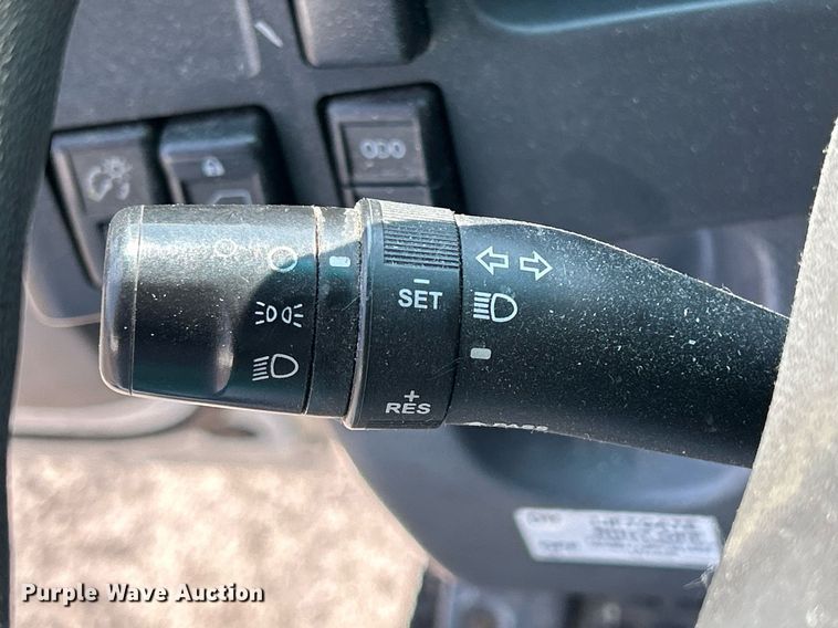 image for item DS8995 2016 Isuzu NRR  refrigerated truck