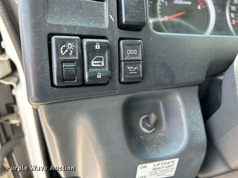 image for item DS8995 2016 Isuzu NRR  refrigerated truck