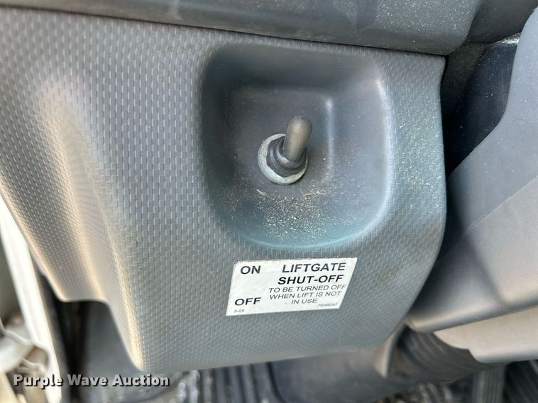 image for item DS8995 2016 Isuzu NRR  refrigerated truck