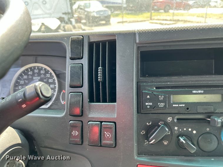 image for item DS8995 2016 Isuzu NRR  refrigerated truck