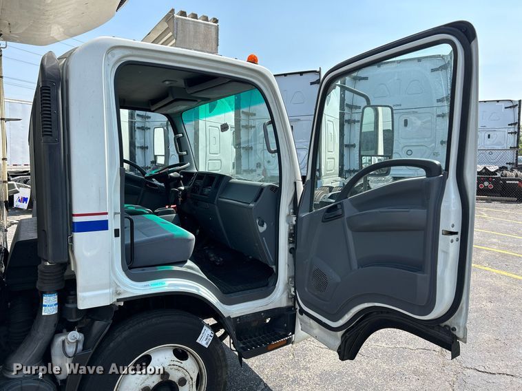 image for item DS8995 2016 Isuzu NRR  refrigerated truck