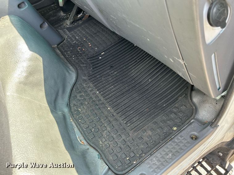 image for item DS8995 2016 Isuzu NRR  refrigerated truck