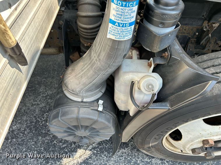 image for item DS8995 2016 Isuzu NRR  refrigerated truck