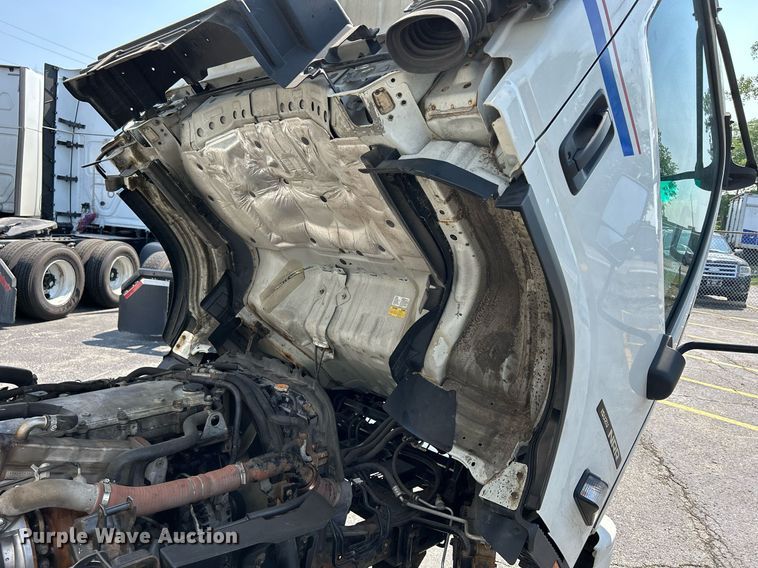 image for item DS8995 2016 Isuzu NRR  refrigerated truck