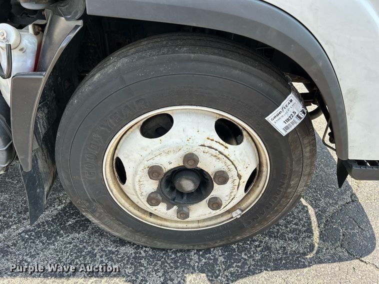 image for item DS8995 2016 Isuzu NRR  refrigerated truck