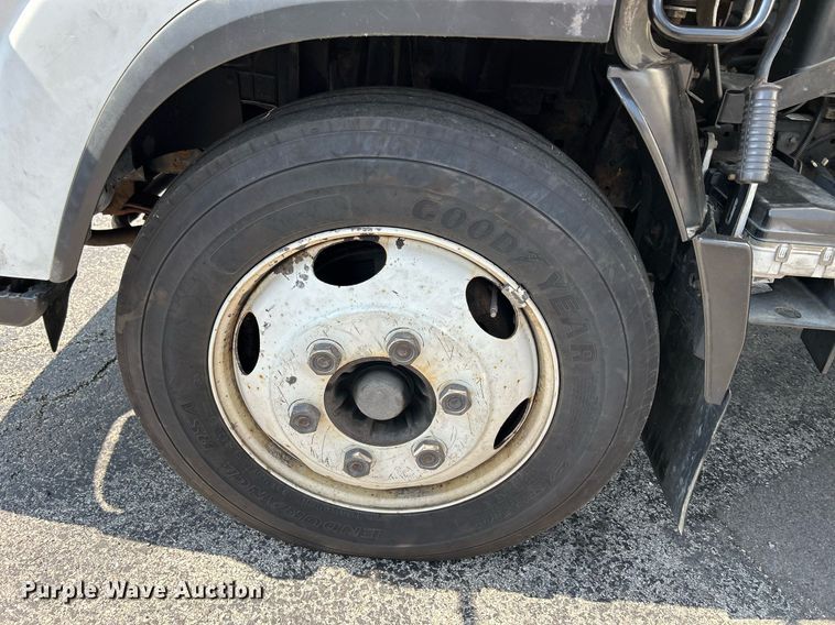 image for item DS8995 2016 Isuzu NRR  refrigerated truck