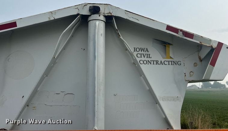 image for item DS8999 2005 Thurston  side dump trailer