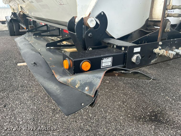 image for item DS8999 2005 Thurston  side dump trailer