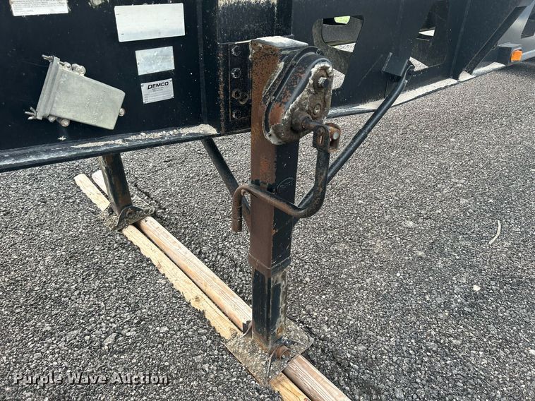 image for item DS8999 2005 Thurston  side dump trailer