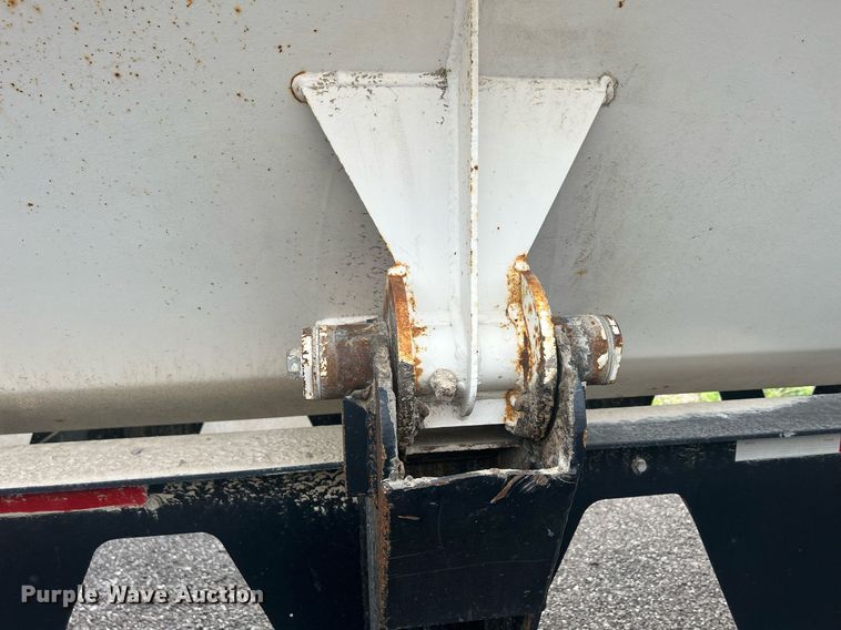 image for item DS8999 2005 Thurston  side dump trailer