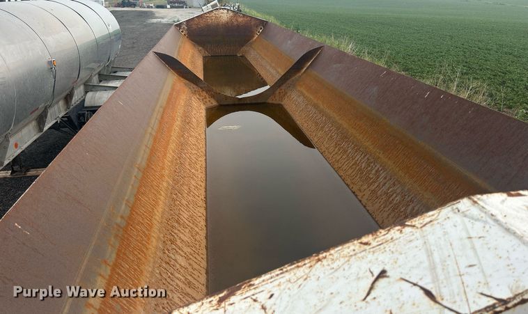 image for item DS8999 2005 Thurston  side dump trailer