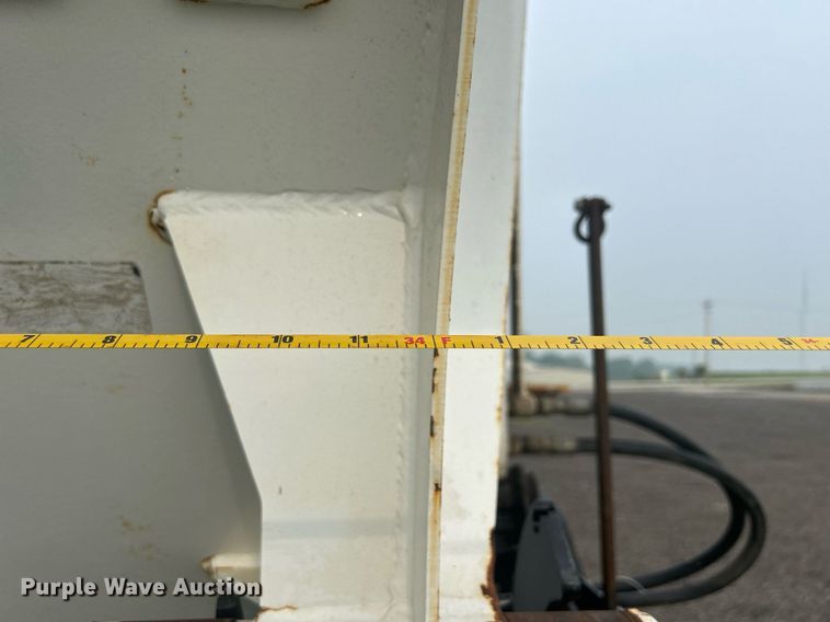 image for item DS8999 2005 Thurston  side dump trailer