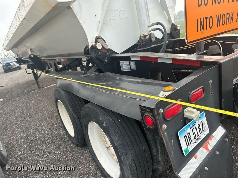 image for item DS8999 2005 Thurston  side dump trailer