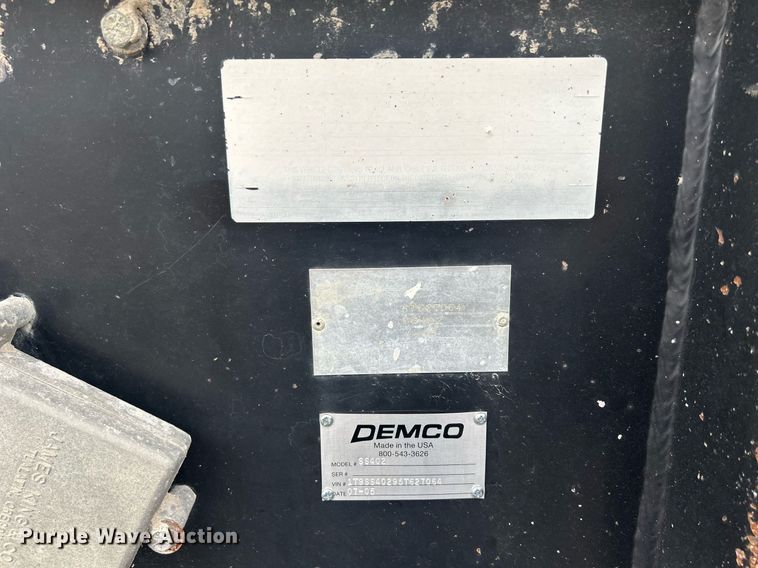 image for item DS8999 2005 Thurston  side dump trailer