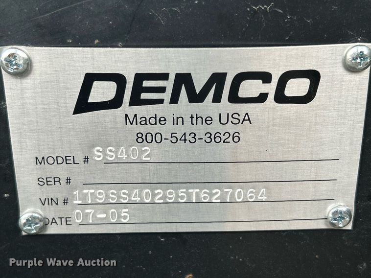 image for item DS8999 2005 Thurston  side dump trailer