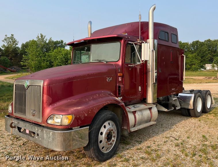 image for item II9150 1999 International 9400  semi truck