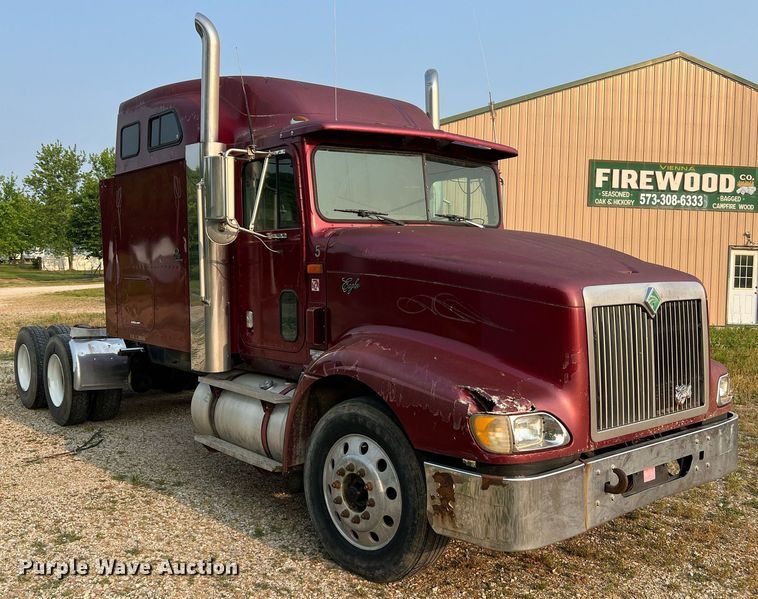 image for item II9150 1999 International 9400  semi truck