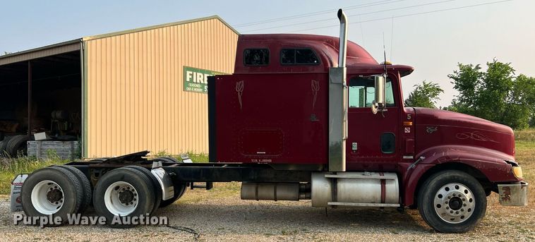 image for item II9150 1999 International 9400  semi truck