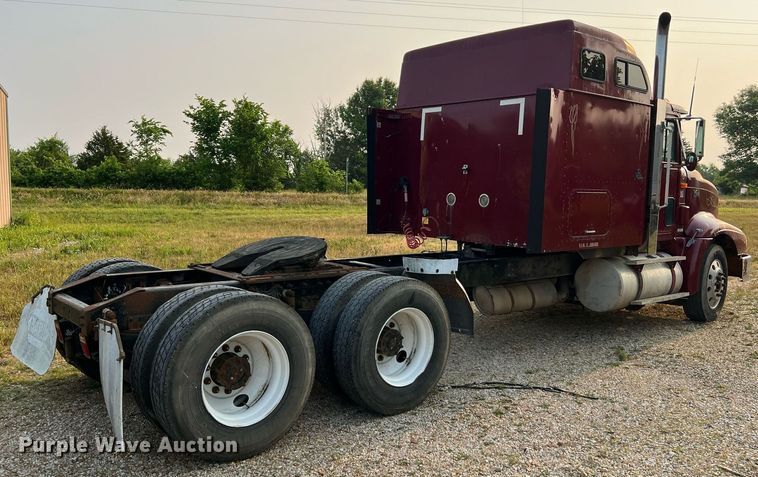 image for item II9150 1999 International 9400  semi truck