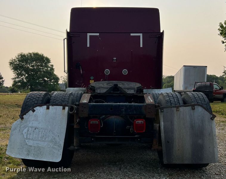 image for item II9150 1999 International 9400  semi truck