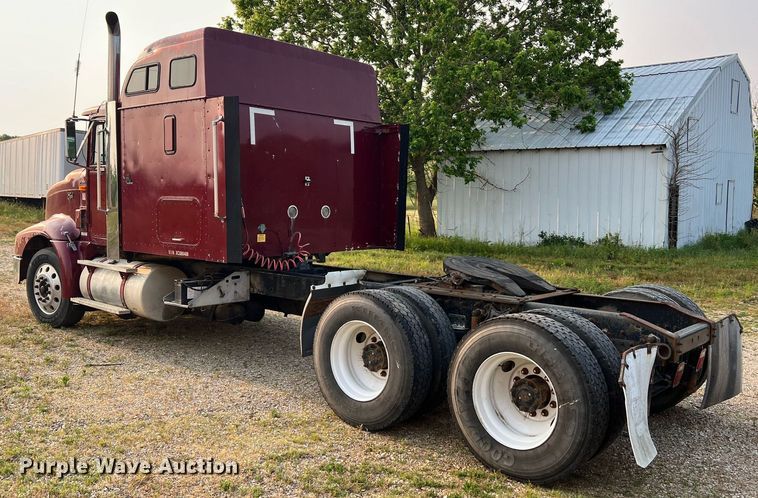 image for item II9150 1999 International 9400  semi truck