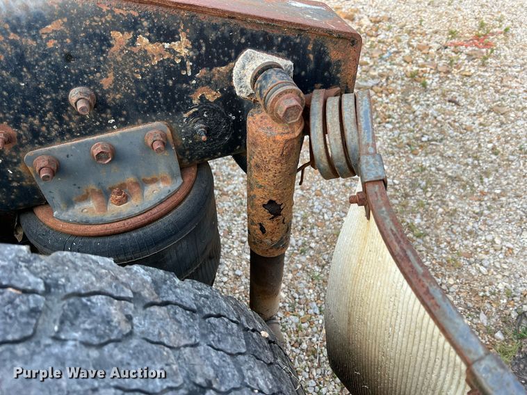 image for item II9150 1999 International 9400  semi truck