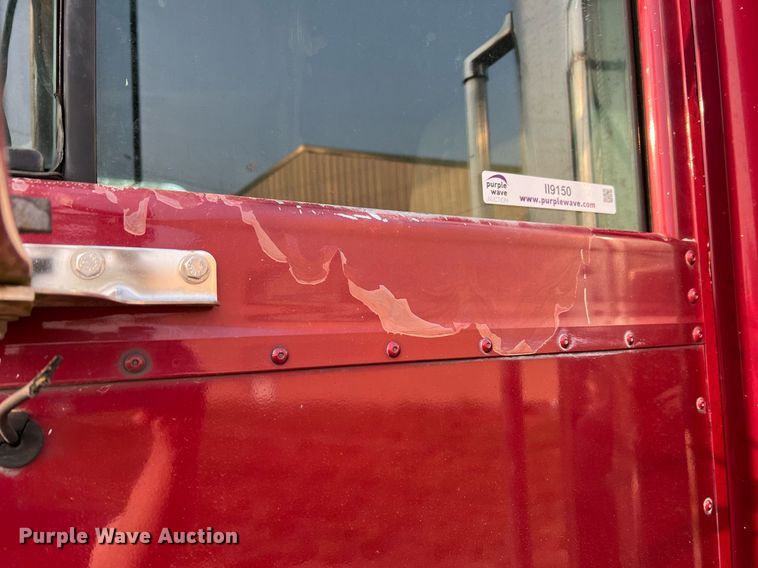 image for item II9150 1999 International 9400  semi truck