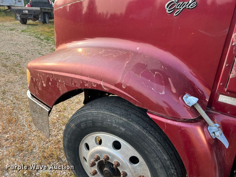 image for item II9150 1999 International 9400  semi truck