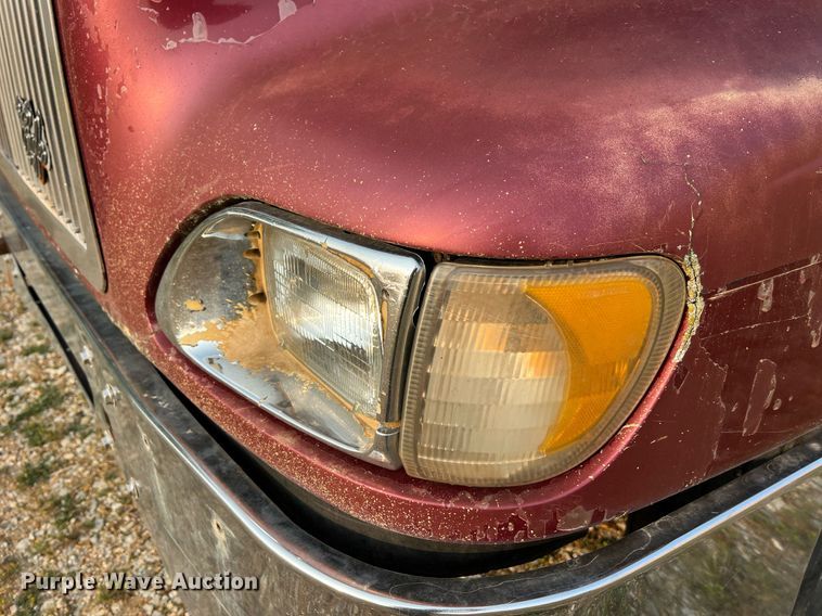 image for item II9150 1999 International 9400  semi truck