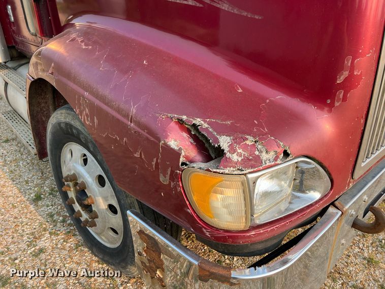 image for item II9150 1999 International 9400  semi truck