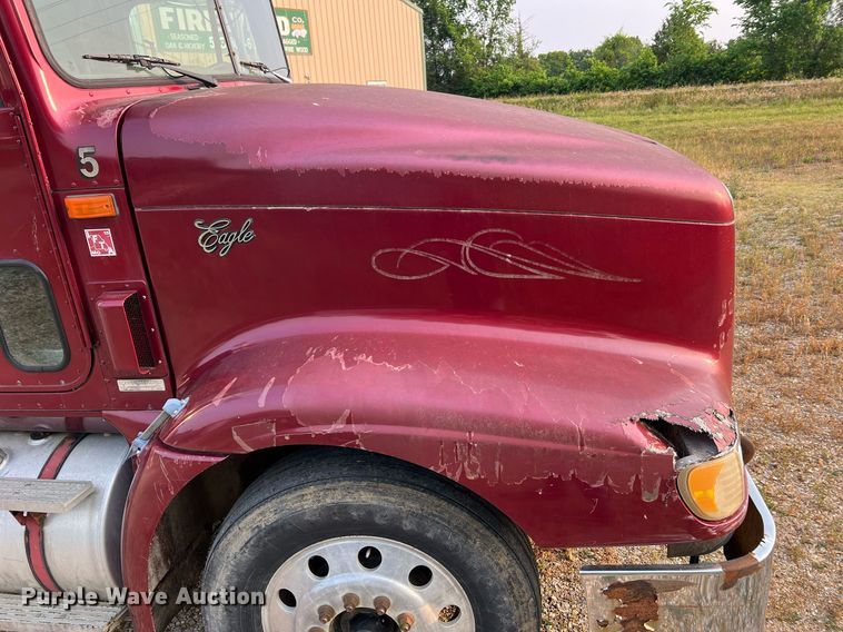 image for item II9150 1999 International 9400  semi truck