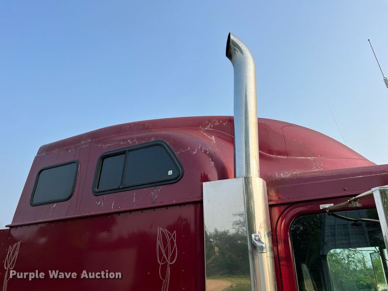 image for item II9150 1999 International 9400  semi truck