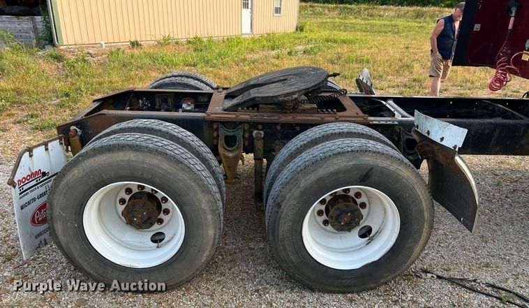 image for item II9150 1999 International 9400  semi truck