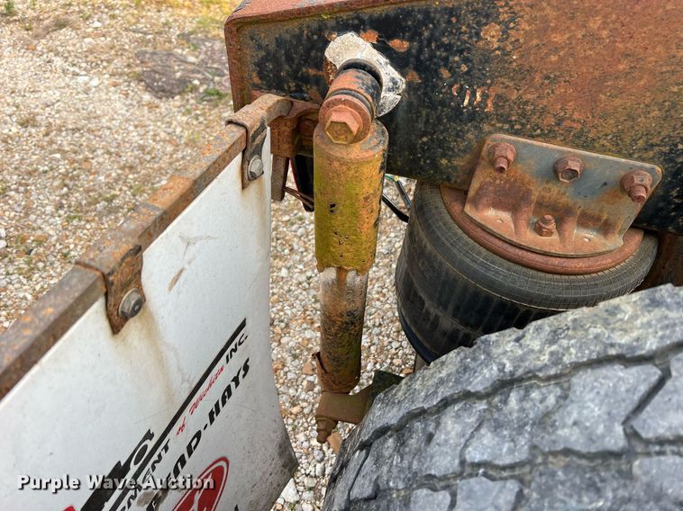 image for item II9150 1999 International 9400  semi truck