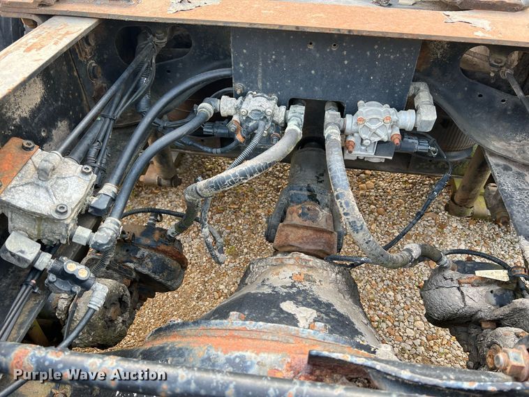 image for item II9150 1999 International 9400  semi truck