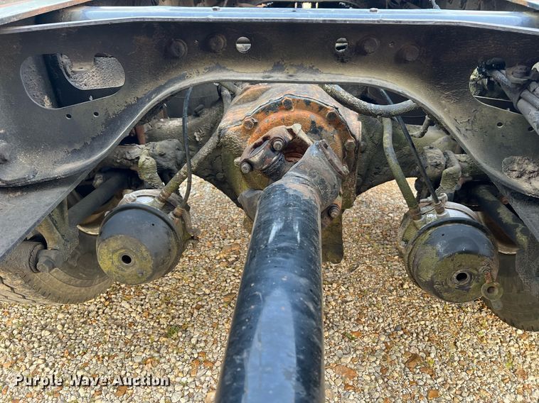 image for item II9150 1999 International 9400  semi truck