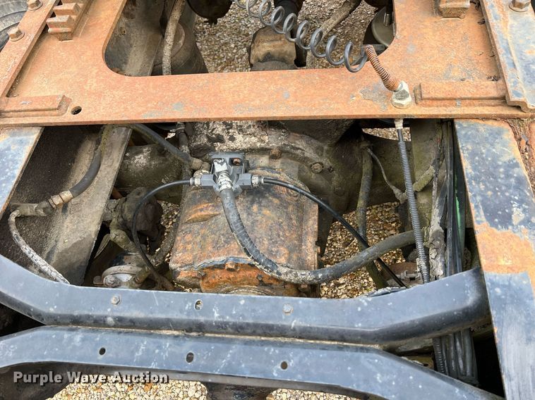 image for item II9150 1999 International 9400  semi truck