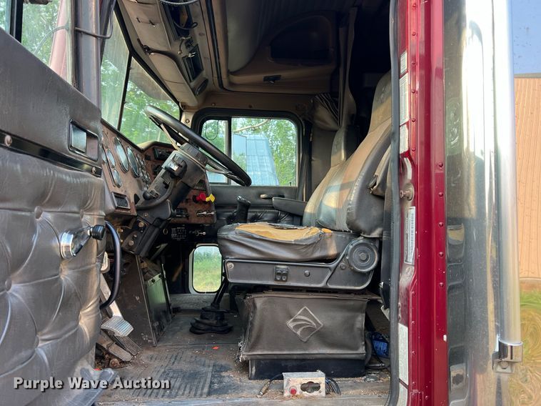 image for item II9150 1999 International 9400  semi truck